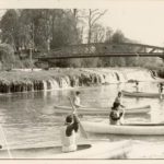 1965 Canoes derriere le barrage, à Chappes dans l'Aube