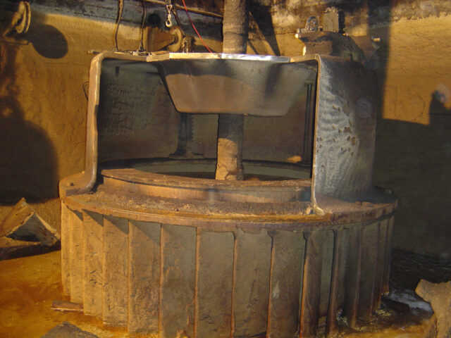 Visite du moulin pour le gîte de charme, une turbine hydraulique Francis