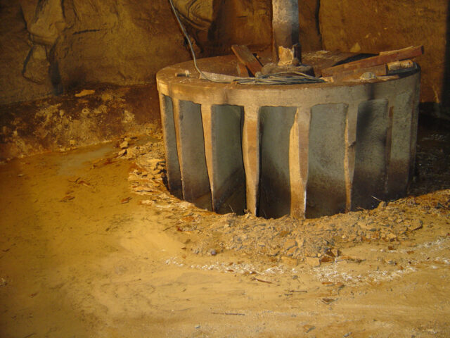 Visite du moulin pour le gîte de charme, une turbine hydraulique Francis