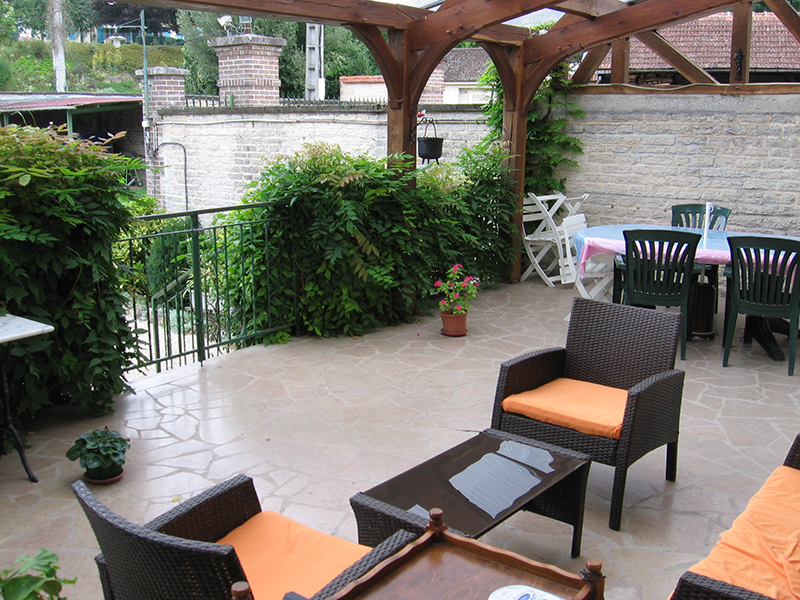 Gîte de groupe au Moulin dans l'Aube près de Paris, la terrasse vue sur la Seine