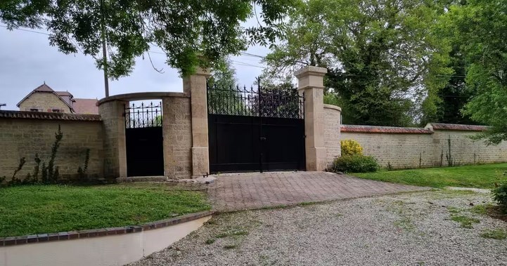 Portail de la Villa (entré indépendante)