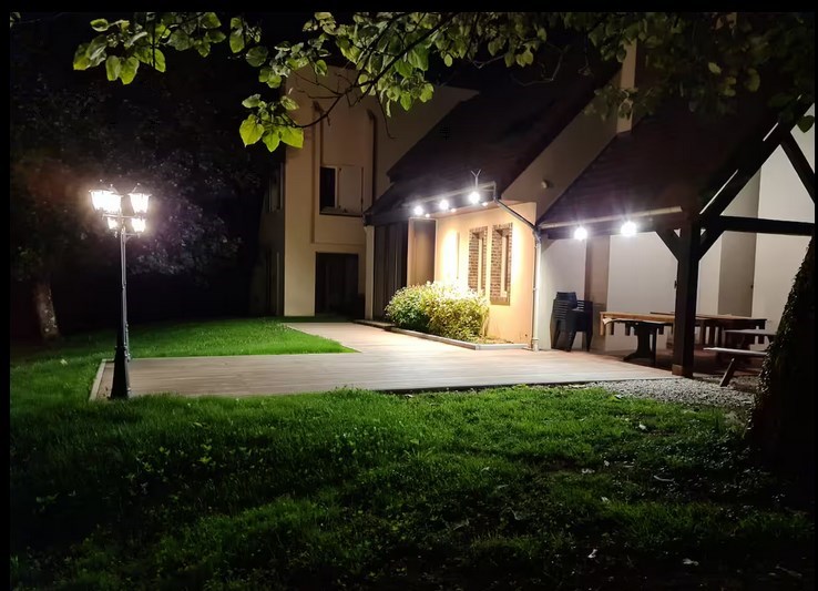 Le bois chaleureux de la terrasse dans un cadre exceptionnel.