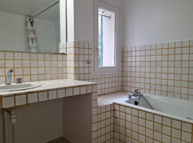 Gîte de groupe, proche Paris, salle de bain avec baignoire